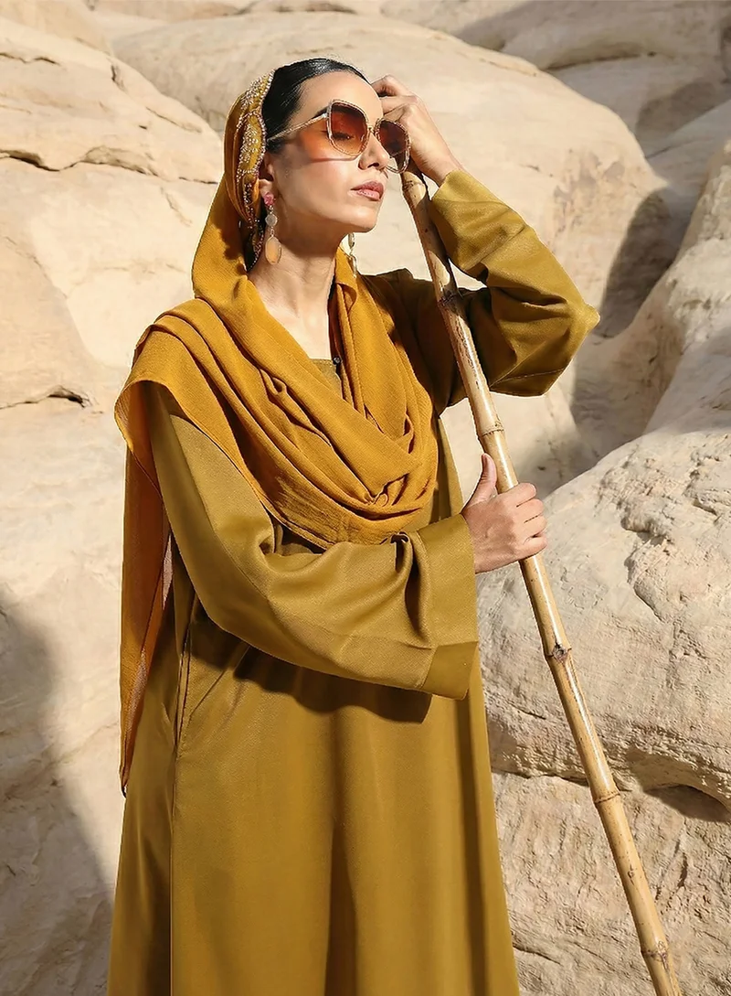 آي شين عباية زيتونية مطرزة منسوجة بحجاب